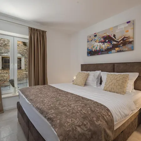 Katarina With Pool *