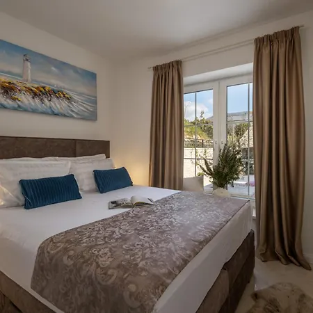 Katarina With Pool Villa *