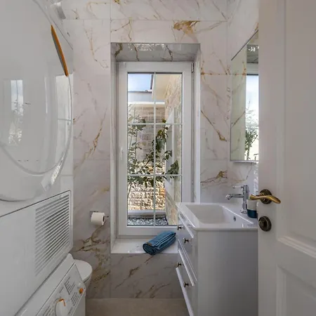 Katarina With Pool *