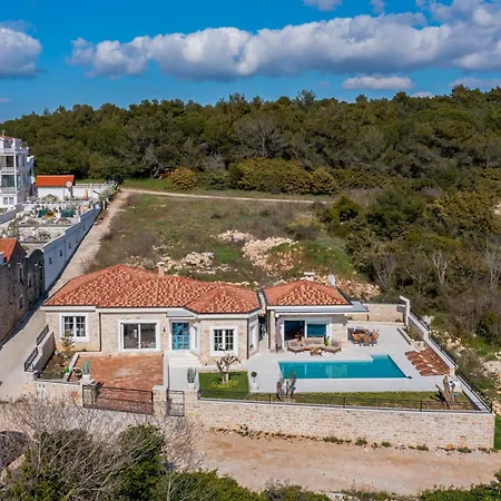 Villa Katarina With Pool *