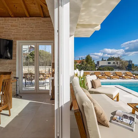 Katarina With Pool Villa *