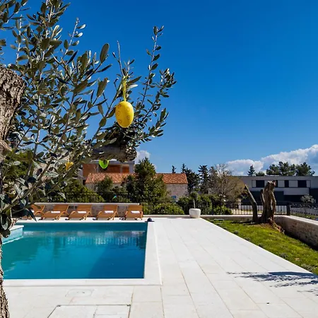 Villa Katarina With Pool