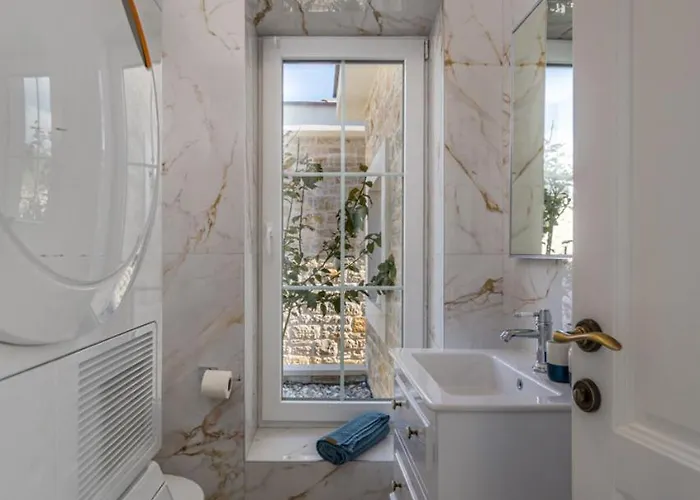 Katarina With Pool *