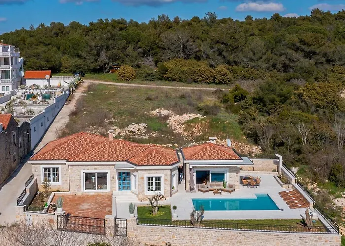 빌라 Katarina With Pool *