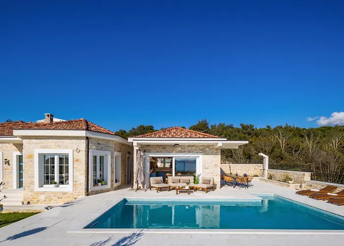 Katarina With Pool *